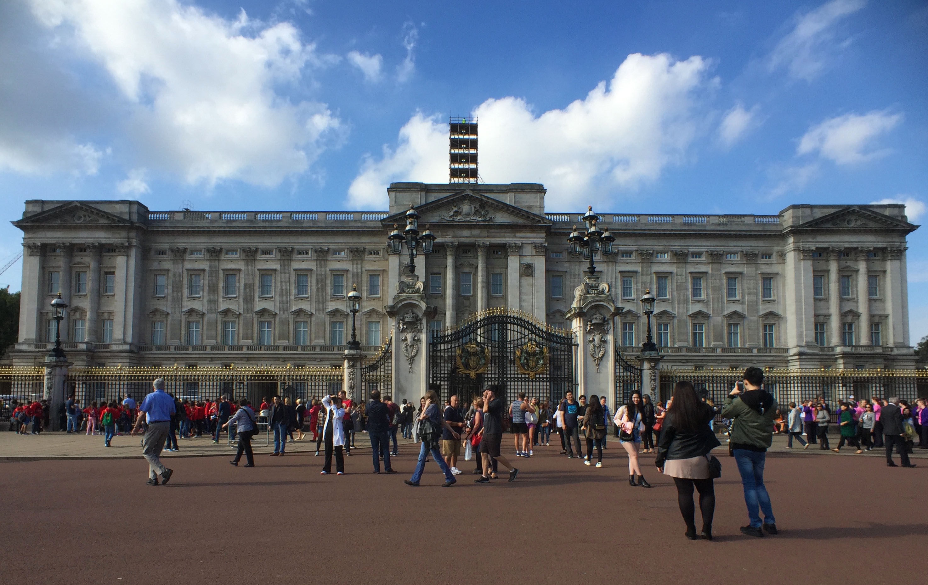 buckingham-palace-post